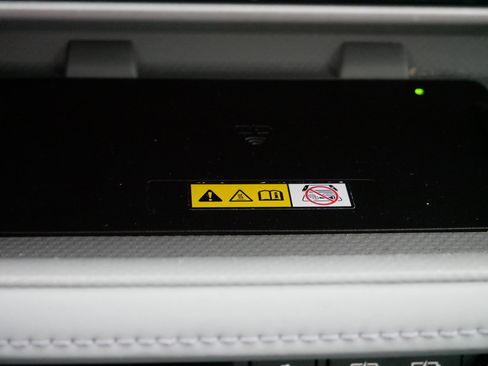 Used 2023 Toyota Highlander Limited image 29