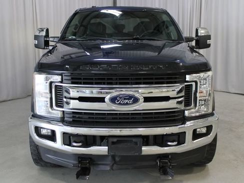 Used 2017 Ford F250 XLT w/ XLT Premium Package AWD/4WD image 26