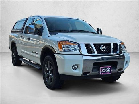 Used 2015 Nissan Titan SV w/ SV Value Truck Package AWD/4WD image 5