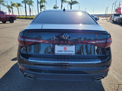 Used 2025 Volkswagen Jetta GLI Autobahn FWD image 5