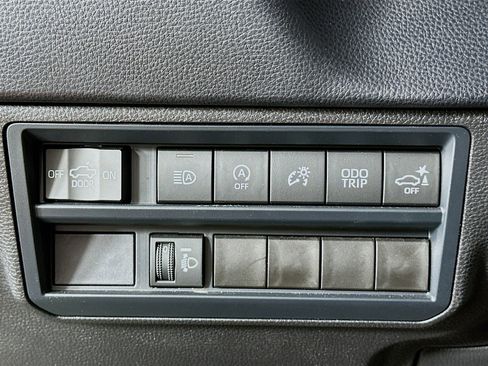 Used 2025 Toyota Tundra SR5 w/ SR5 Convenience Package AWD/4WD image 17