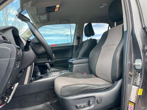 Used 2018 Toyota 4Runner SR5 image 5