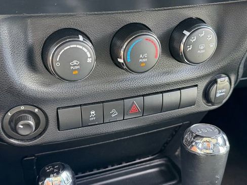 Used 2012 Jeep Wrangler Unlimited Sport AWD/4WD image 25