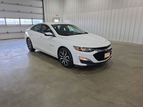 Used 2022 Chevrolet Malibu RS FWD image 2