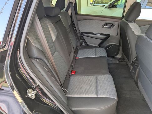 Used 2023 Nissan Rogue SV image 32