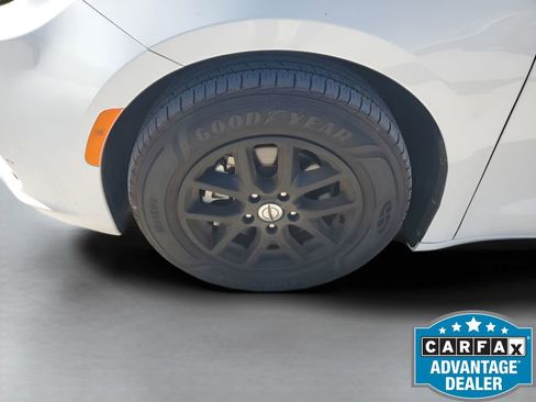 Used 2022 Chrysler Pacifica Touring-L image 21