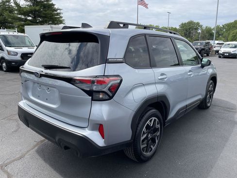 Used 2025 Subaru Forester Premium AWD/4WD image 5