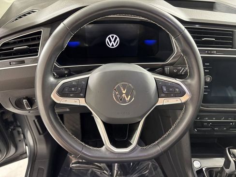 Used 2024 Volkswagen Tiguan SE image 23