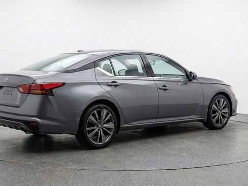 Used 2025 Nissan Altima 2.5 SV FWD image 7