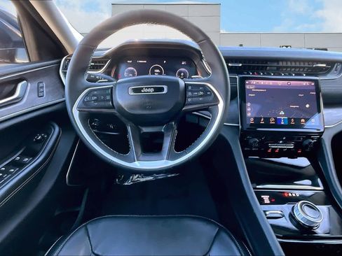 Used 2023 Jeep Grand Cherokee L Limited image 17