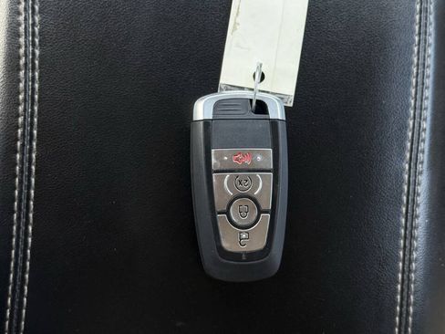 Used 2021 Ford Explorer Limited w/ Equipment Group 301A AWD/4WD image 30