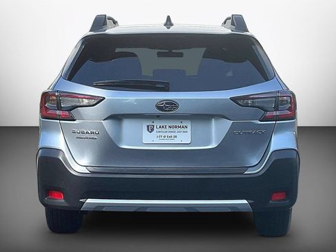 Used 2025 Subaru Outback Limited AWD/4WD image 7
