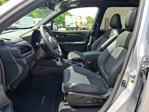 Used 2025 Subaru Forester Limited AWD/4WD image 11
