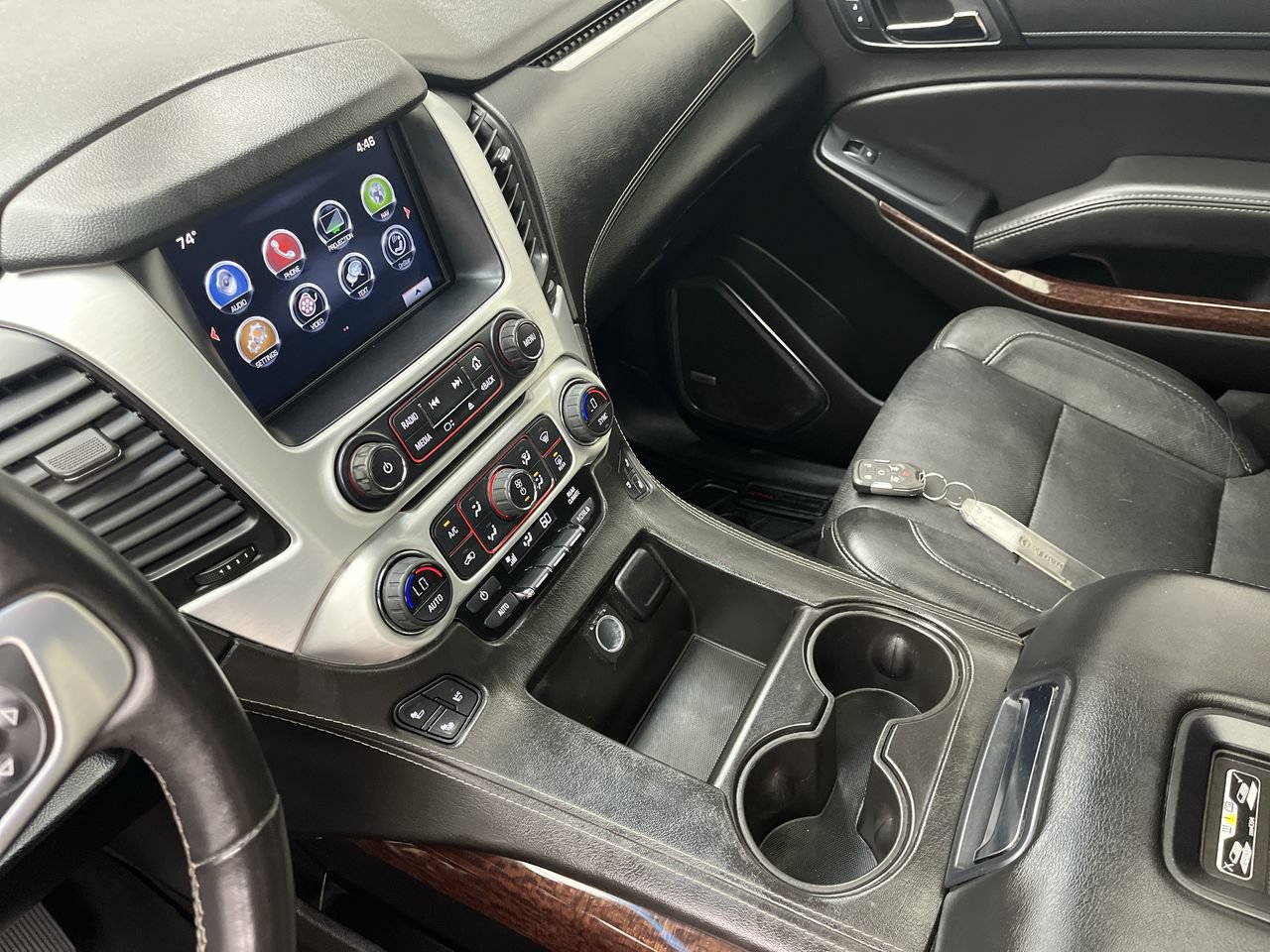 Used 2016 GMC Yukon XL SLT w/ Open Road Package AWD/4WD image 19