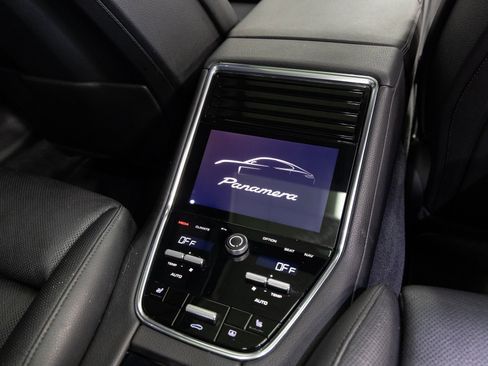 Used 2021 Porsche Panamera image 21