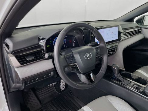 Used 2025 Toyota Camry SE w/ Multimedia Upgrade Package image 13