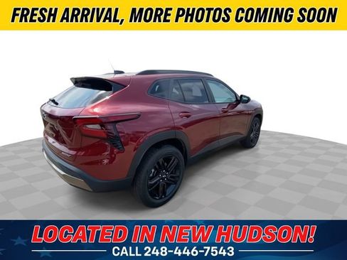 Used 2024 Chevrolet Trax ACTIV w/ Driver Confidence Package FWD image 2