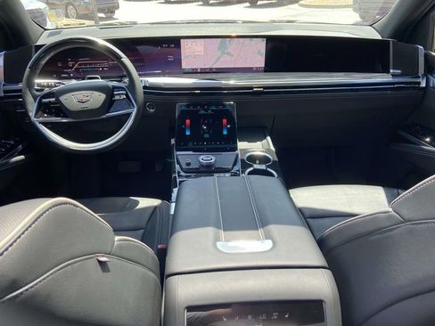 Certified 2025 Cadillac Escalade Sport AWD/4WD image 16