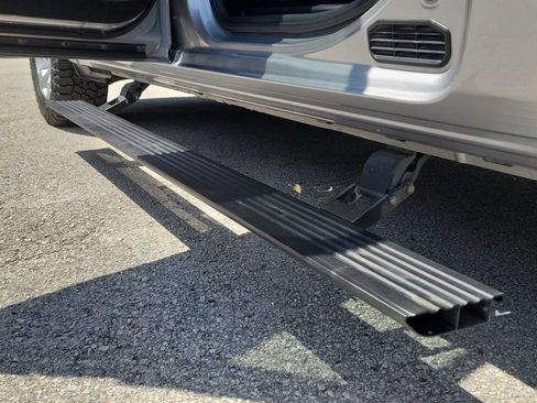 Used 2019 RAM 1500 Laramie RWD image 12