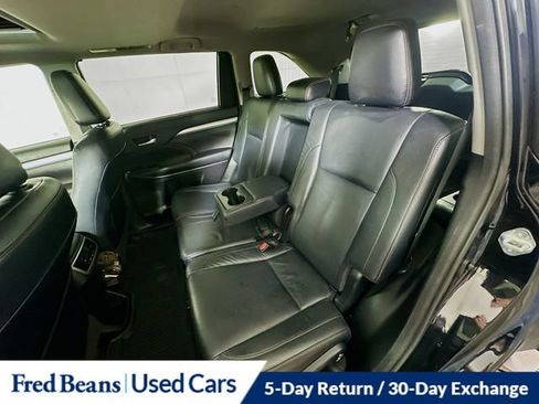 Used 2017 Toyota Highlander XLE AWD/4WD image 32
