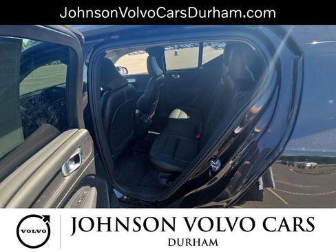 Used 2019 Volvo XC40 T5 Momentum AWD/4WD image 12