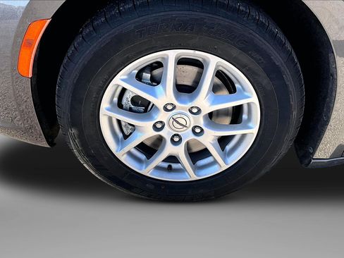 Used 2022 Chrysler Pacifica Touring-L FWD image 3