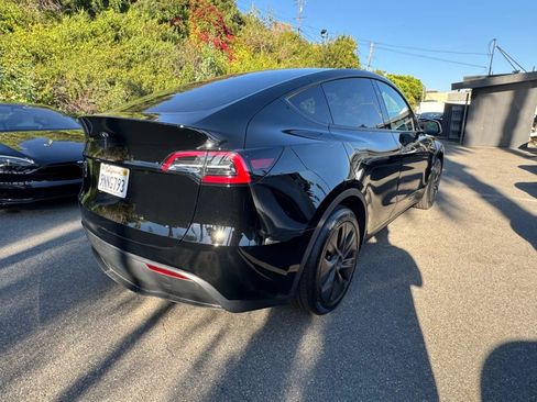 Used 2024 Tesla Model Y Long Range RWD image 13