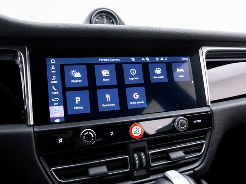 Used 2025 Porsche Macan image 22