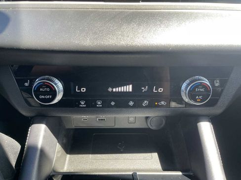 Used 2024 Mitsubishi Outlander SE FWD image 16
