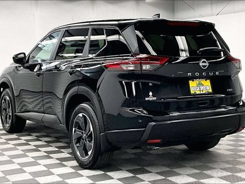 Used 2026 Nissan Rogue SV AWD/4WD image 2