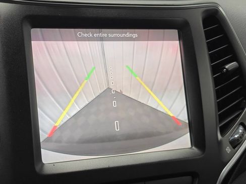 Used 2019 Jeep Cherokee Trailhawk AWD/4WD image 7