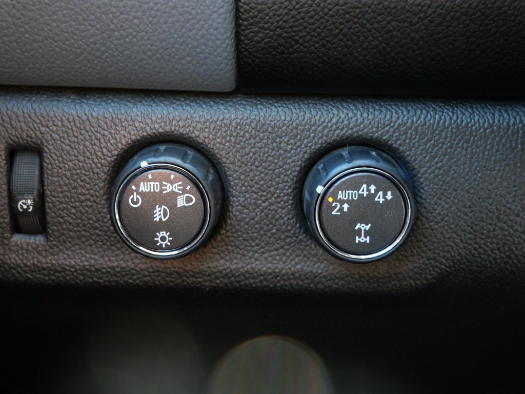 Used 2018 Chevrolet Colorado Z71 AWD/4WD image 23