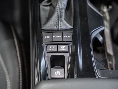 Used 2025 Toyota Camry SE FWD image 23