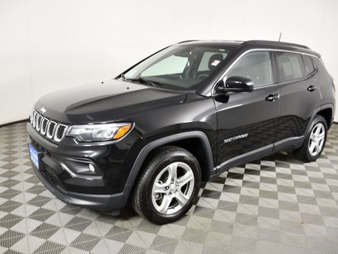 Used 2024 Jeep Compass Latitude AWD/4WD image 10