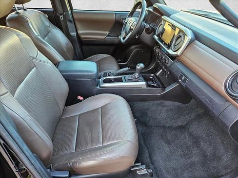 Used 2016 Toyota Tacoma Limited w/ Towing Package image 20