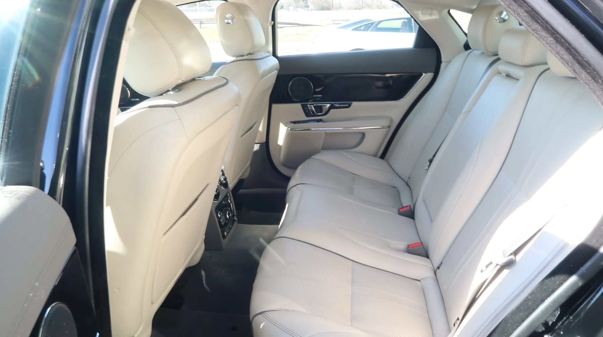 Used 2017 Jaguar XJ R-Sport RWD image 19