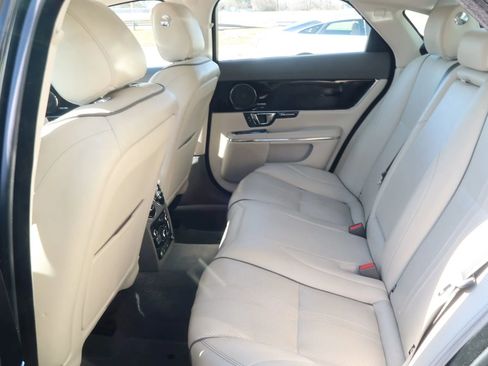 Used 2017 Jaguar XJ R-Sport image 19