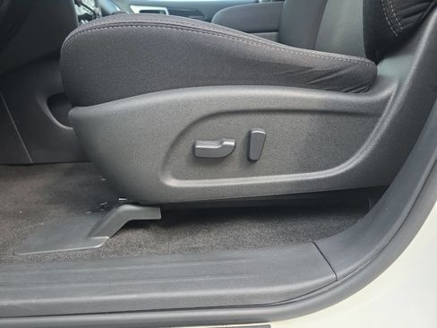 Used 2017 Nissan Pathfinder SV w/ SV Tech Package image 9