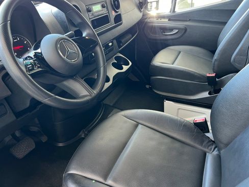 Used 2025 Mercedes-Benz Sprinter 2500 image 12