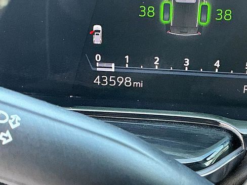 Used 2023 Cadillac Escalade ESV Sport image 15