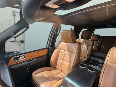 Used 2012 Lincoln Navigator 4WD image 23
