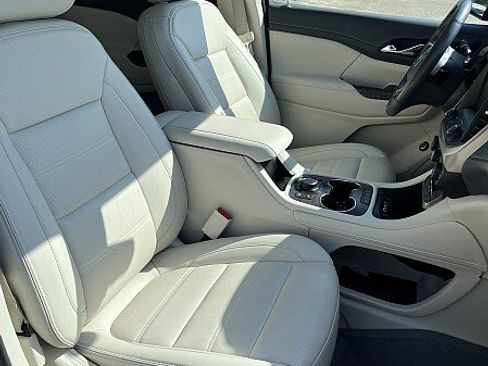 Used 2022 GMC Acadia Denali w/ Denali Technology Package FWD image 13