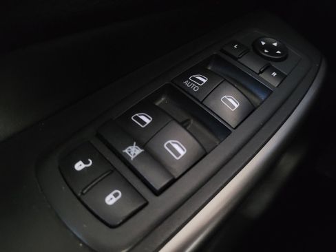 Used 2020 Jeep Cherokee Latitude w/ Cold Weather Group image 27