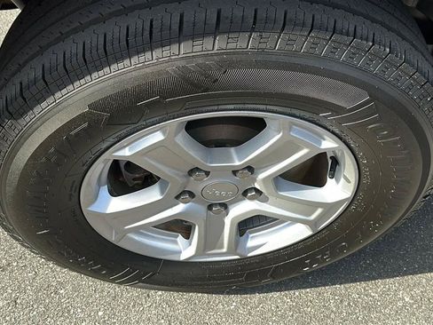 Used 2019 Jeep Wrangler Sport AWD/4WD image 17