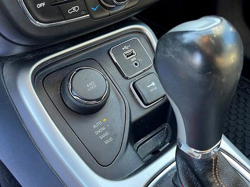 Used 2020 Jeep Compass Latitude w/ Cold Weather Group image 21