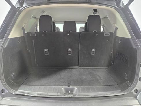 Used 2025 Nissan Pathfinder SV FWD image 27