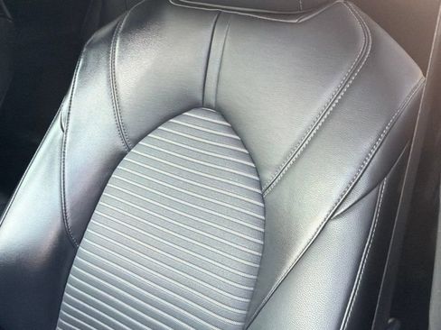 Used 2023 Toyota Highlander XSE FWD image 5