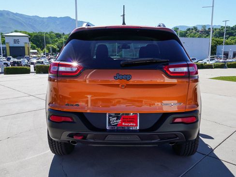 Used 2016 Jeep Cherokee Trailhawk w/ Leather Interior Group AWD/4WD image 7