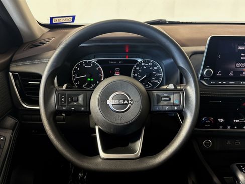 Used 2023 Nissan Rogue SV FWD image 16