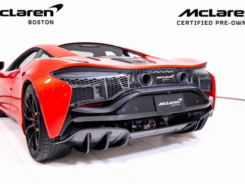 Used 2024 McLaren Artura RWD image 10